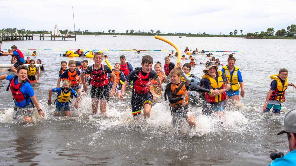 scouts-kids-water-race